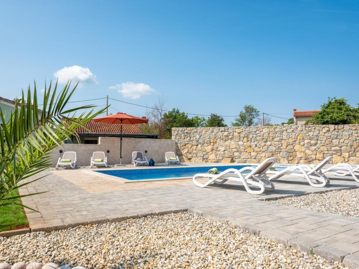 Tranquil Holiday Home In Labin With Private Swimming Pool Oda fotoğraf